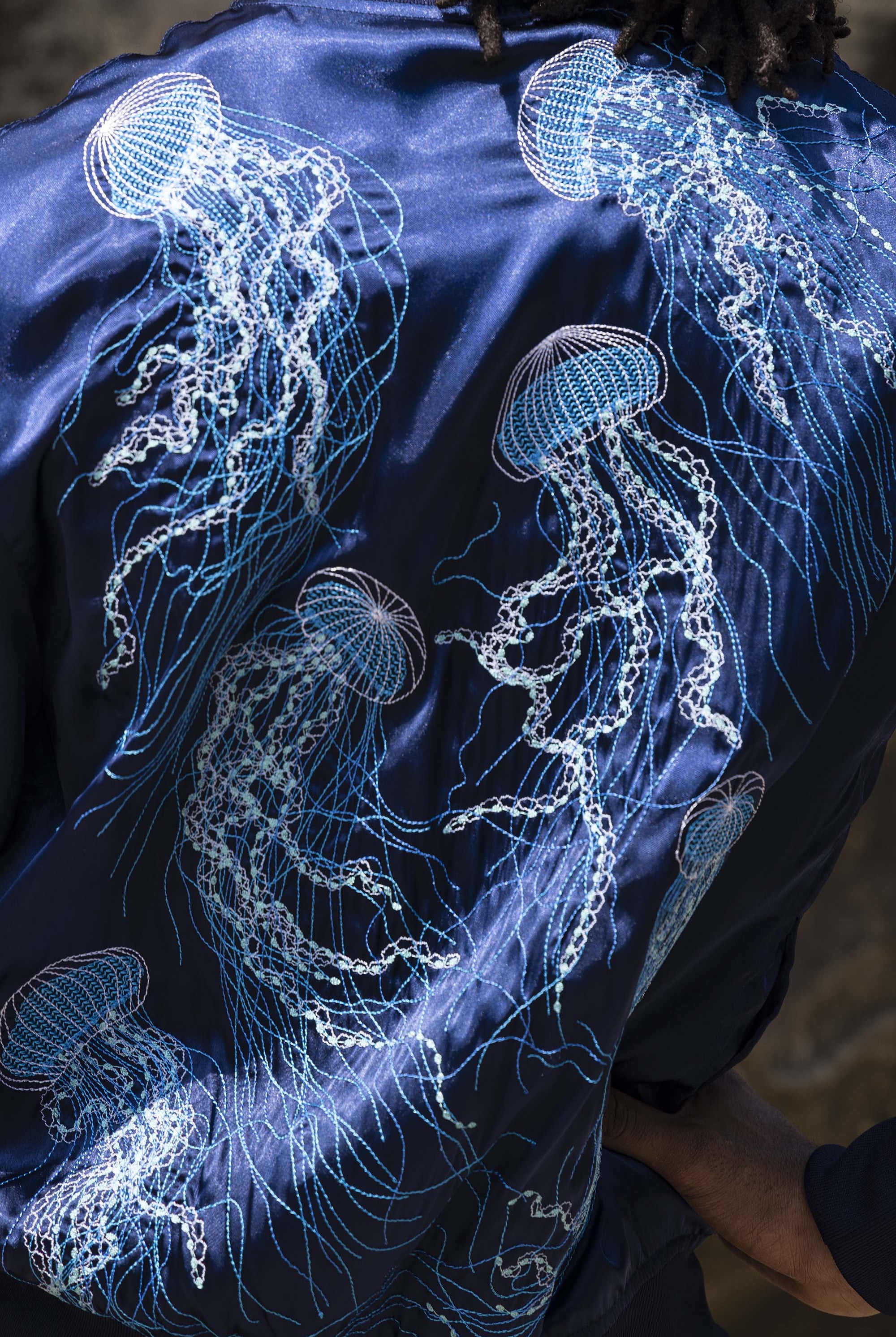Blouson Paraguas Medusas Bleu Marine veste de sport Misericordia pour apporter autant originalité qu'élégance