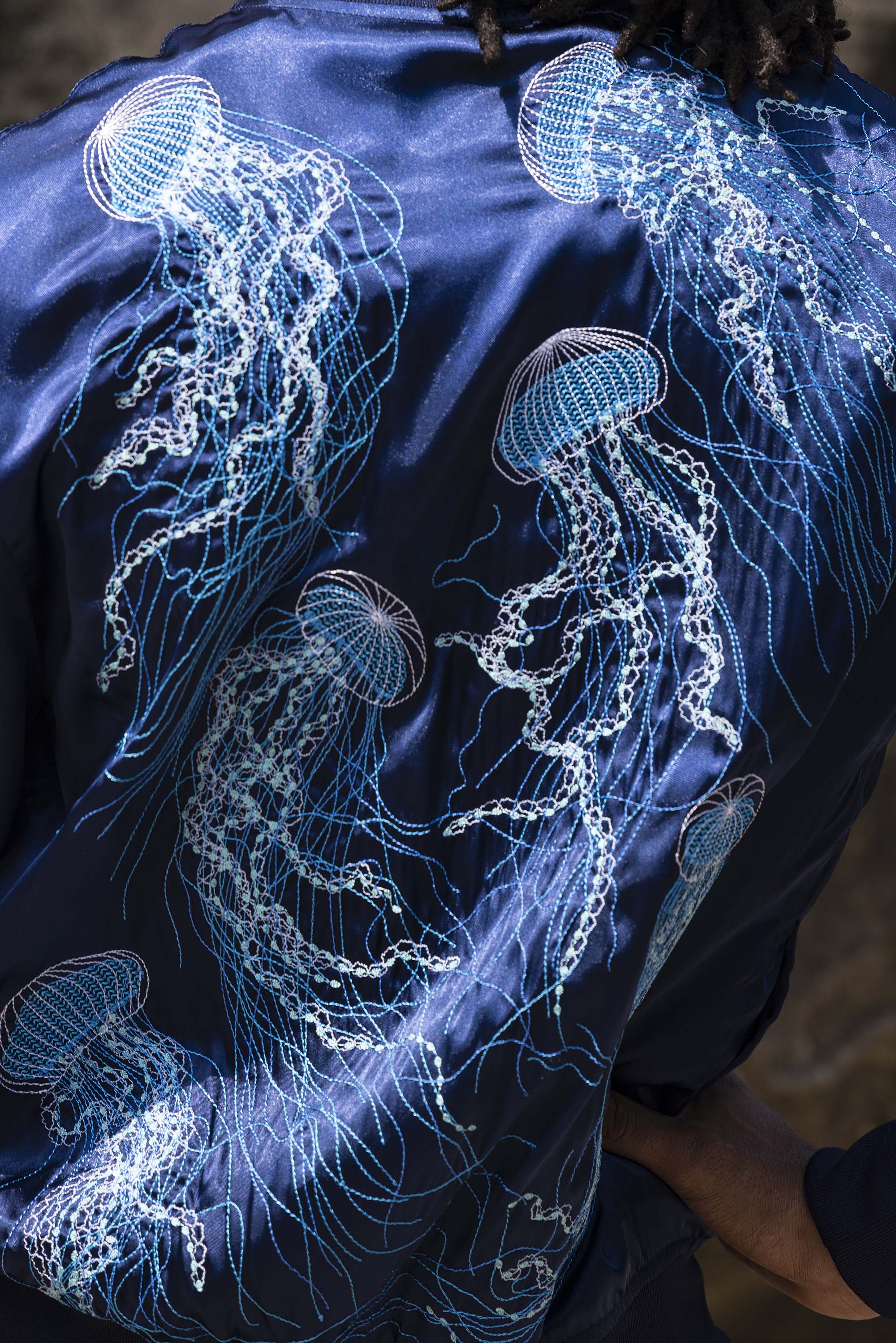 Blouson Paraguas Medusas Bleu Marine veste de sport Misericordia pour apporter autant originalité qu'élégance