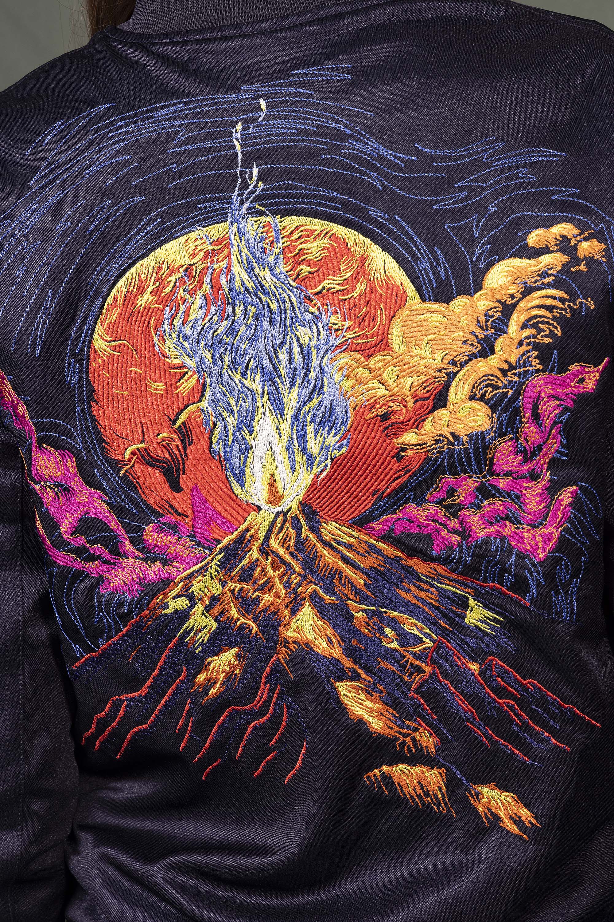 Blouson Paraguas Volcano Bleu Marine esthétique intemporelle et confortable silhouette avec élégance ligne minimaliste