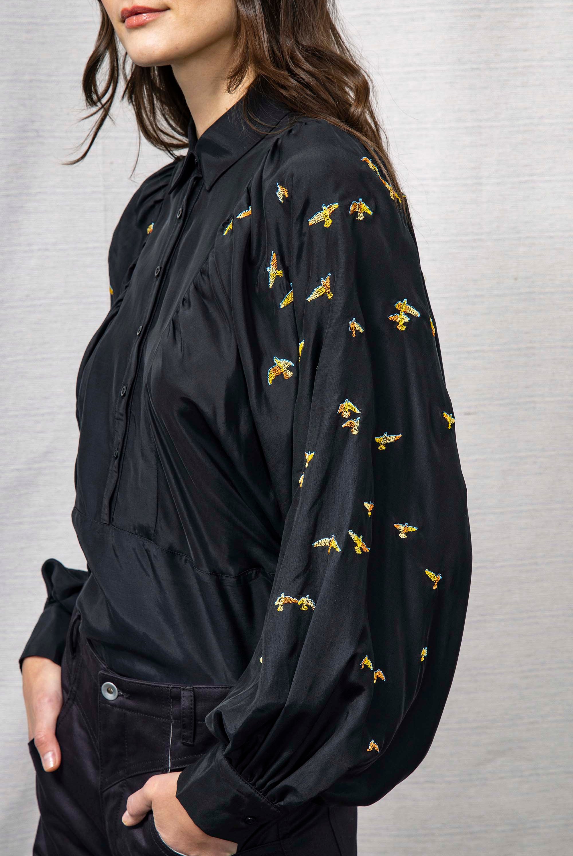 Chemise Carina Noir Vuelo Especial à la fois élégante et casual pour un look ultra féminin