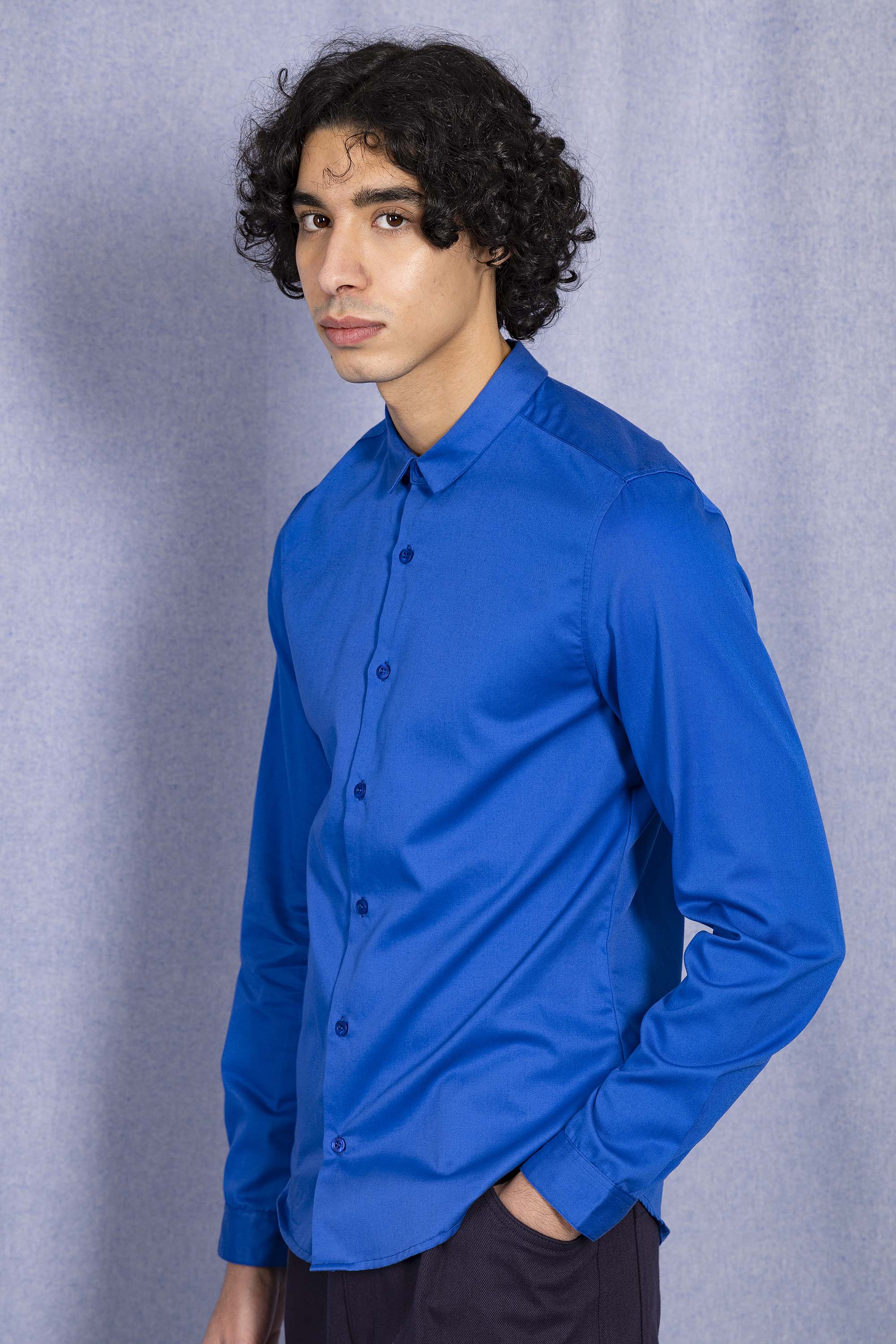 Chemise Farfan Bleu chemise à l'esprit classique, simple et élégant