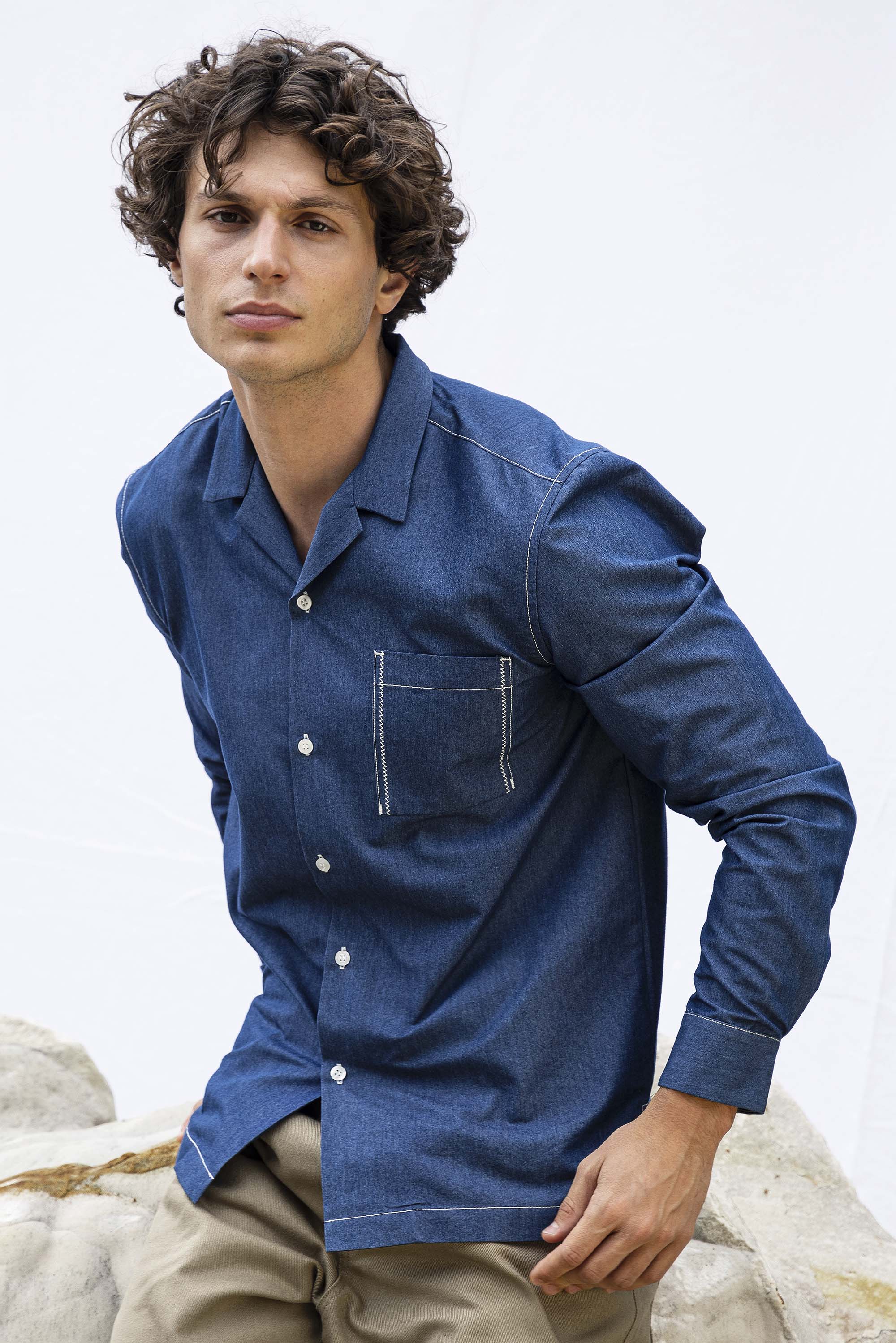 Chemise Guillermo Bleu Denim chemise à l'esprit classique, simple et élégant