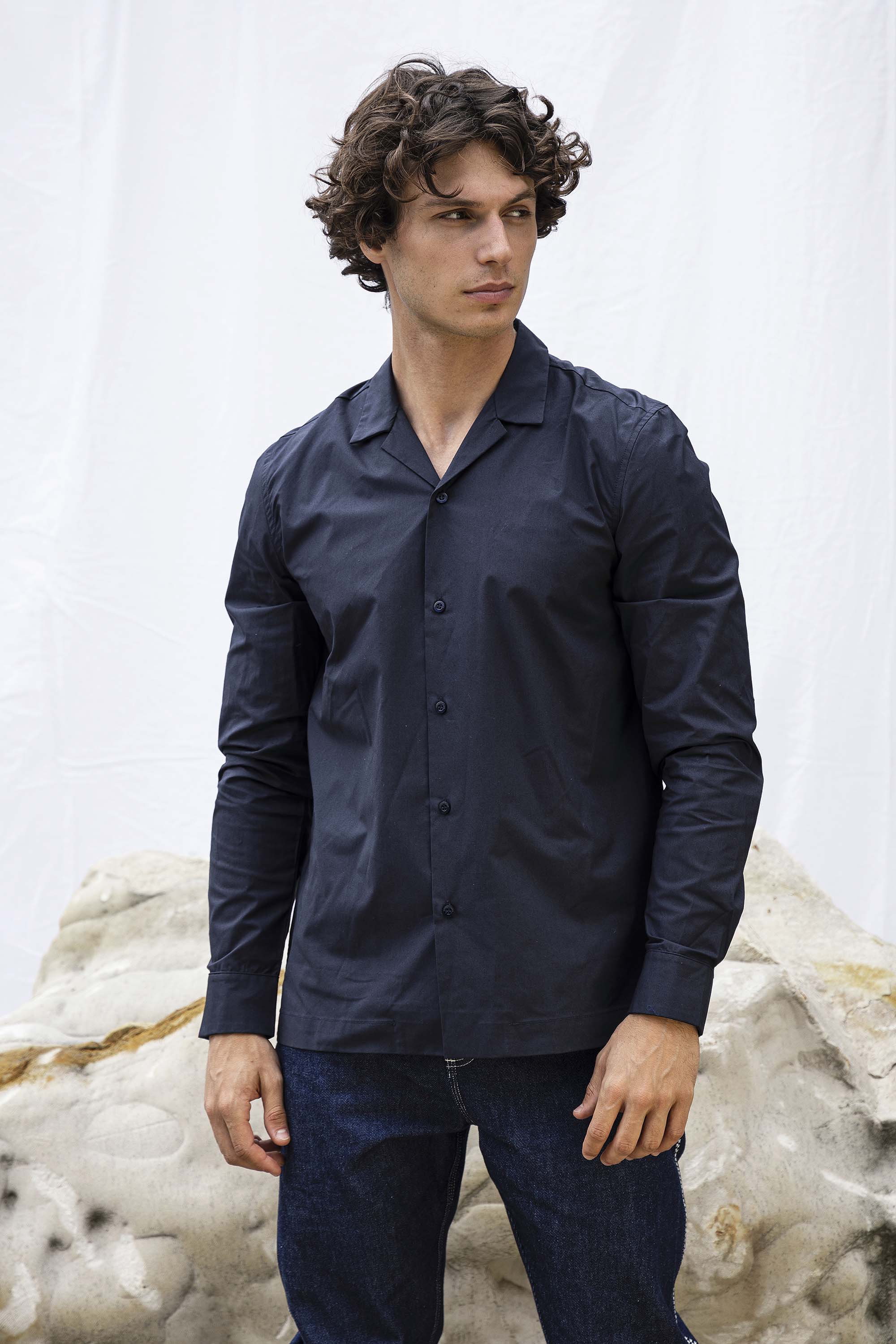 Chemise Guillermo Bleu Marine chemise homme aux lignes délicates, élégance assurée