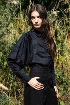 Chemise Laria Noir chemise femme, grand incontournable du vestiaire féminin