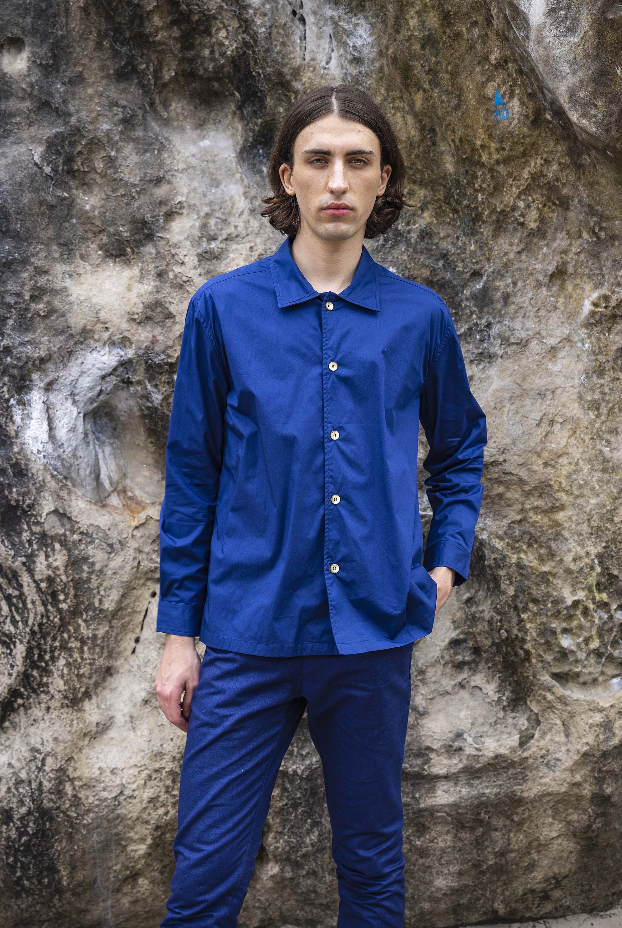 Chemise Lorenzo Bleu Saphir chemise à l'esprit classique, simple et élégant
