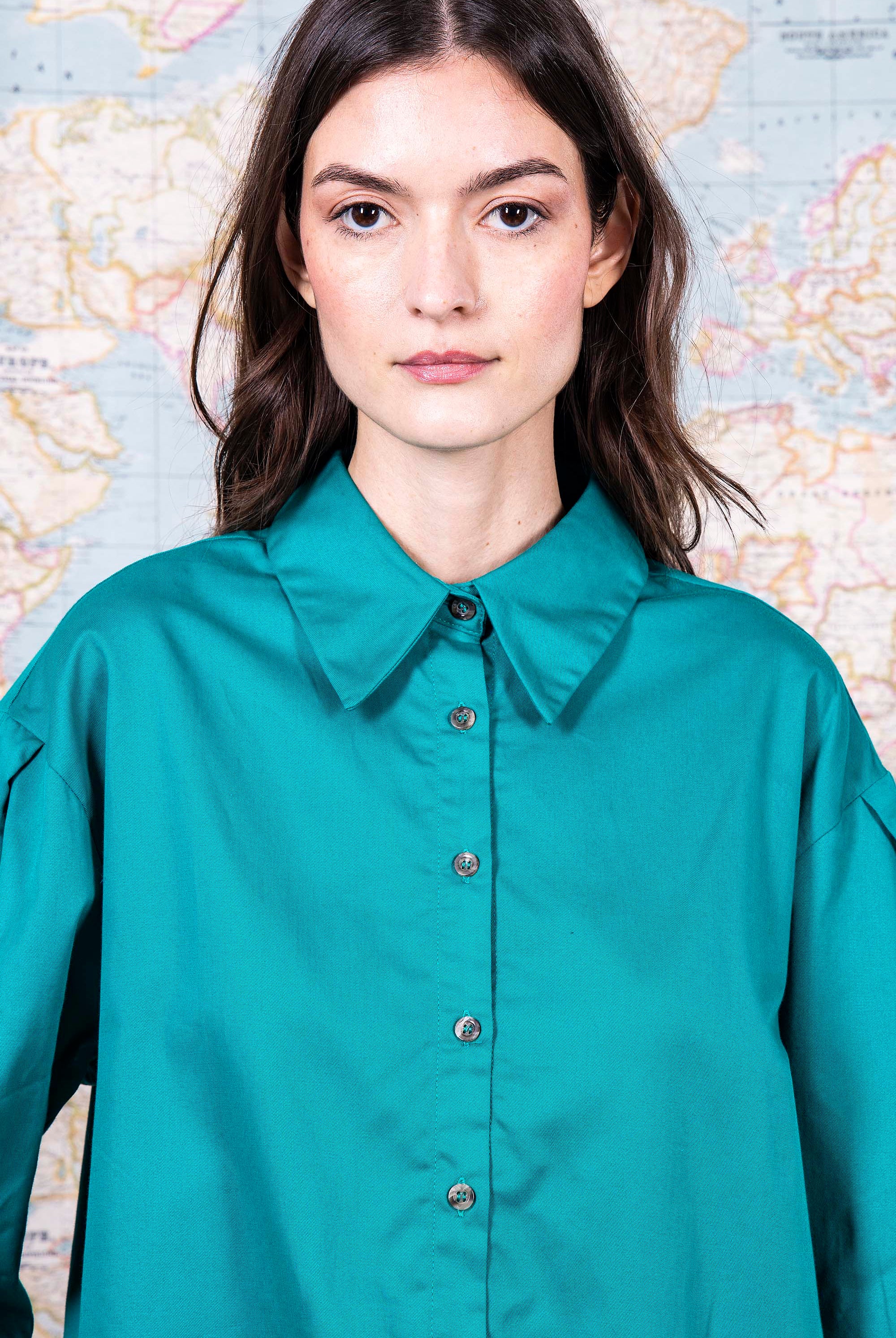 Chemise Nela Vert chemise femme, grand incontournable du vestiaire féminin