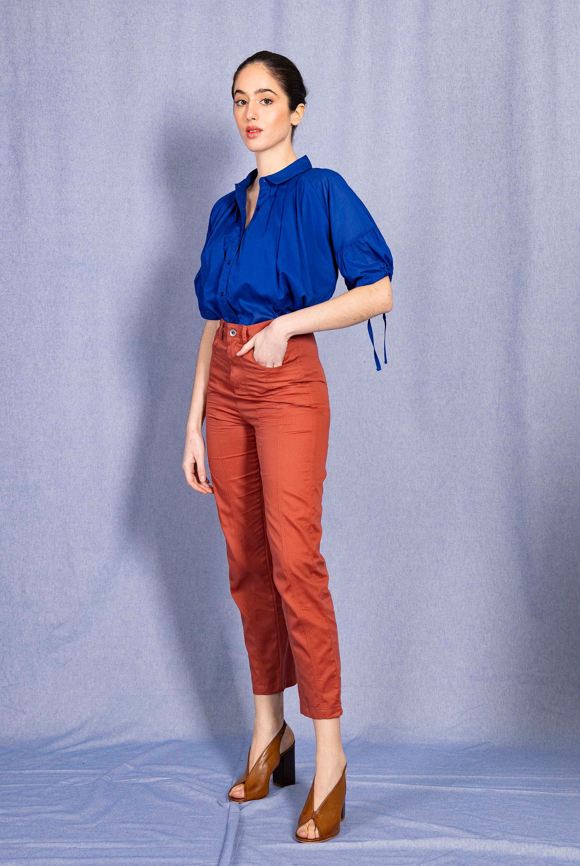 Chemise Nuria Bleu Saphir chemise Misericordia, librement inspirée de différents univers