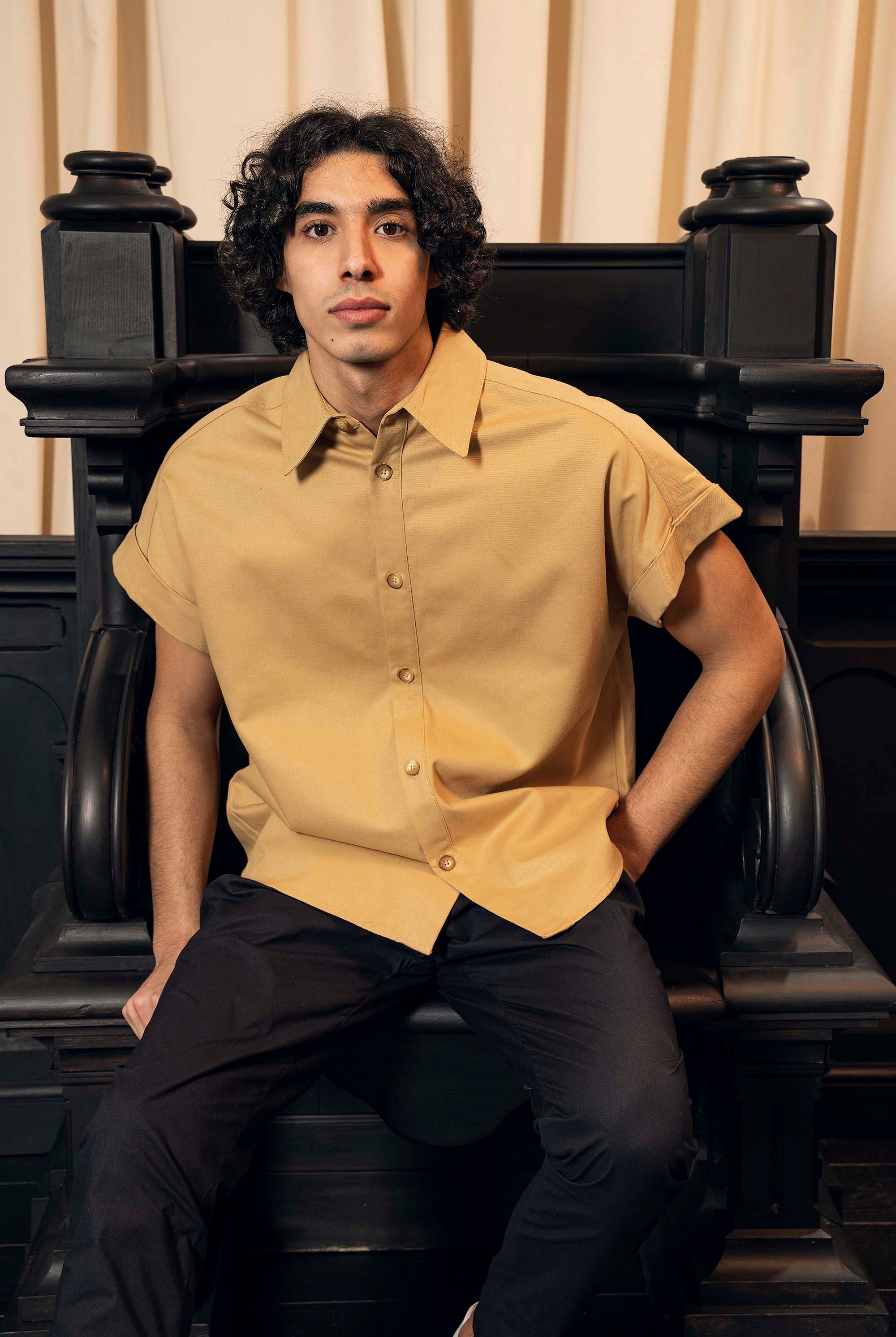 Chemise Vega Beige chemise homme aux lignes délicates, élégance assurée
