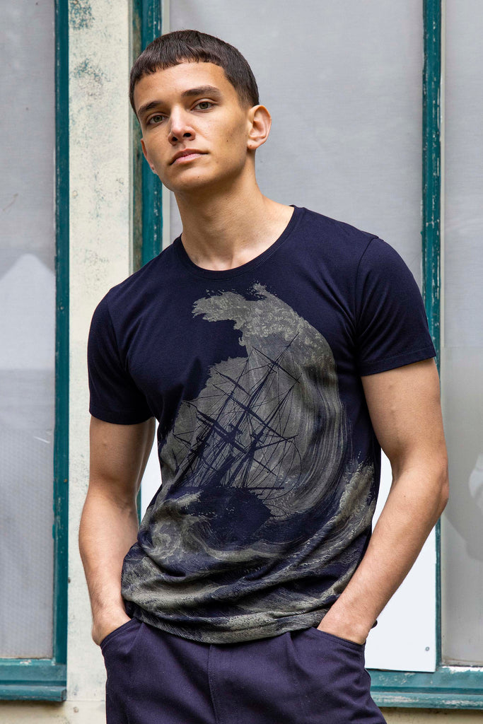 Tee-Shirt Querido Rescate Bleu Marine jouer la carte de l'originalité avec les t-shirts à message Misericordia