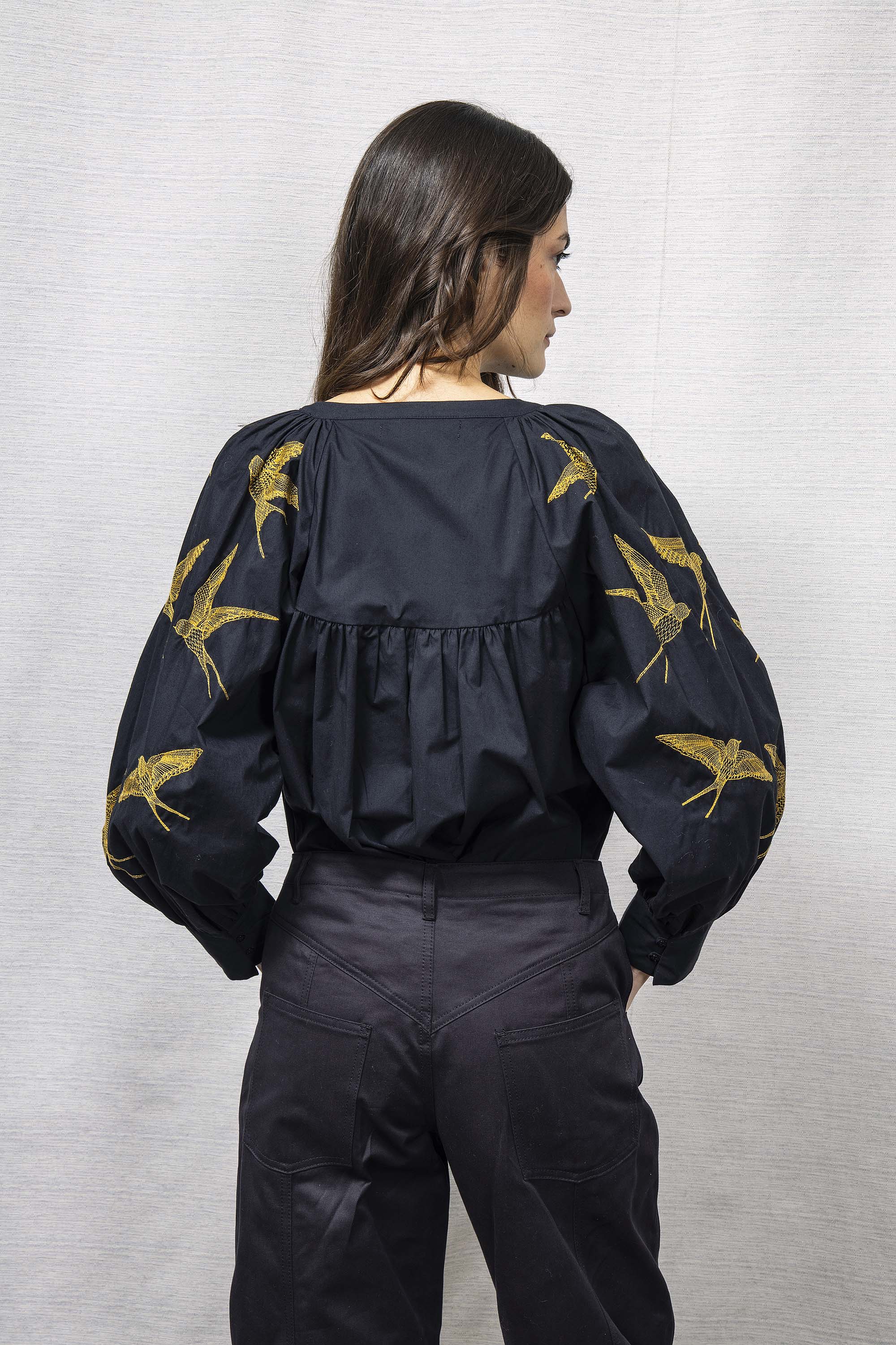 Chemise Doria Aves Noir chemise femme, grand incontournable du vestiaire féminin