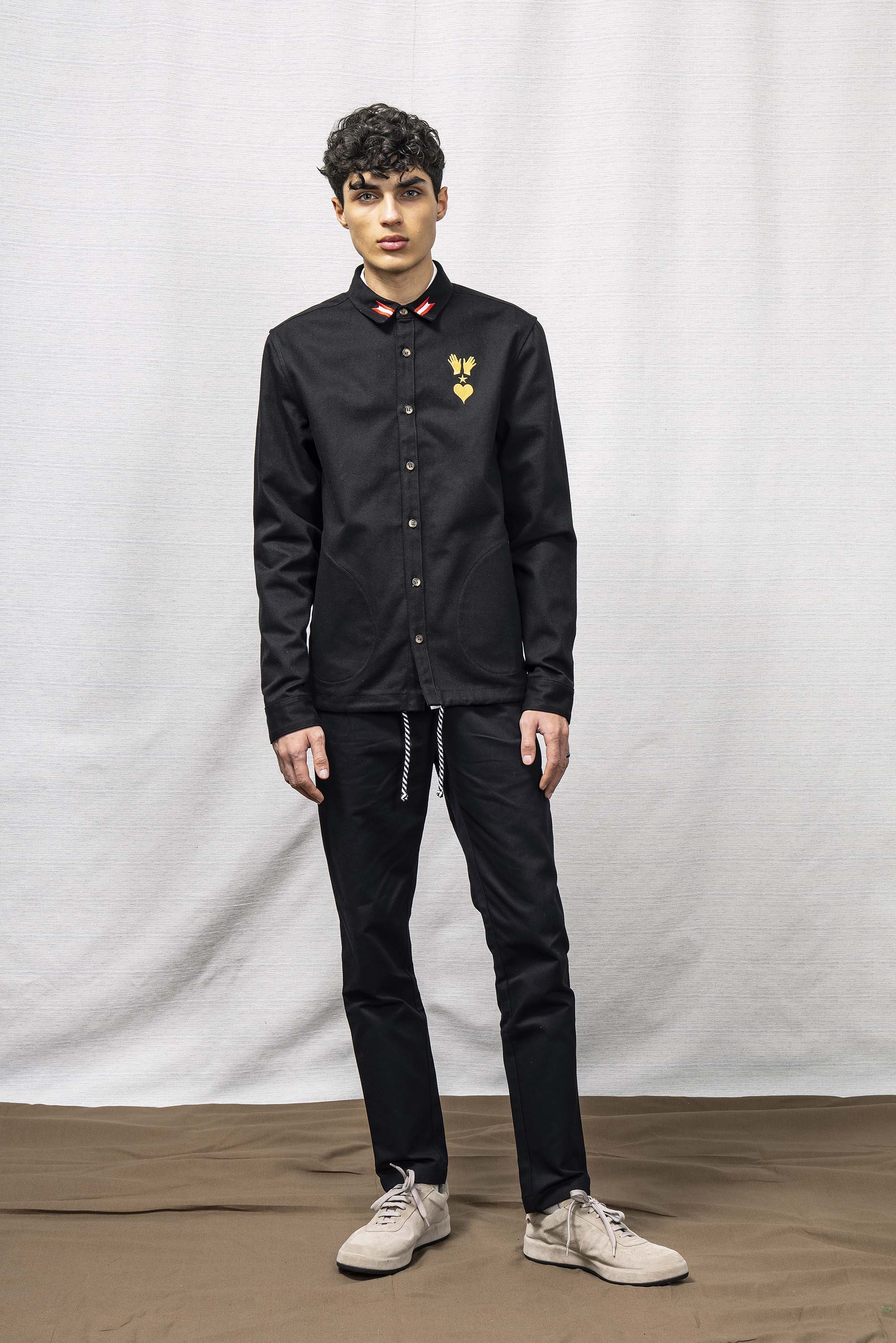 Surchemise Fontanero Atardecer Noir chemise à l'esprit classique, simple et élégant