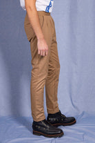 Pantalon Caiman Beige coupe aisée et facile à porter, indispensable à la garde-robe masculine