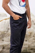 Pantalon Defensor Bleu Marine coupe aisée et facile à porter, indispensable à la garde-robe masculine