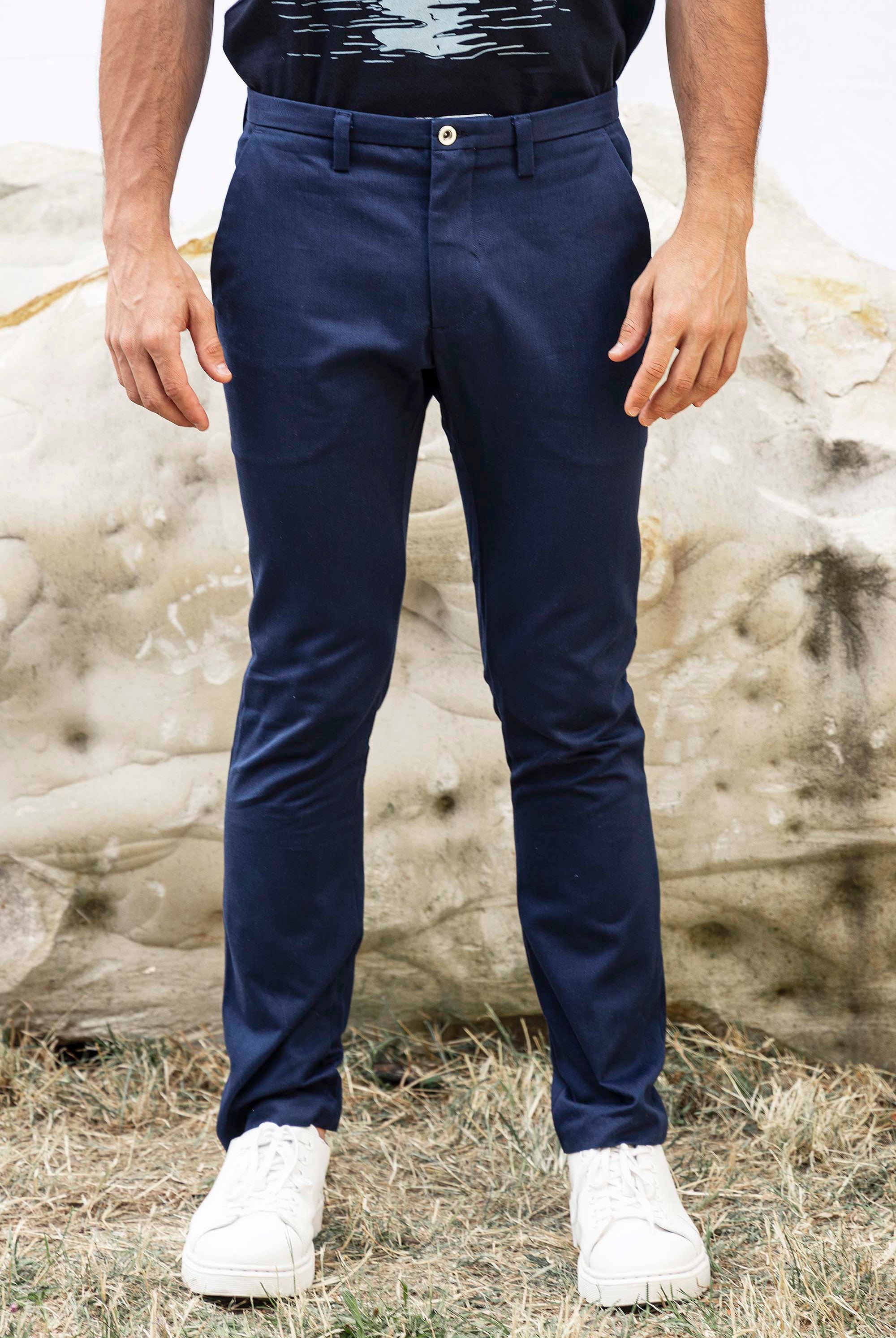 Pantalon Diplomatico Bleu Marine coupe aisée et facile à porter, indispensable à la garde-robe masculine