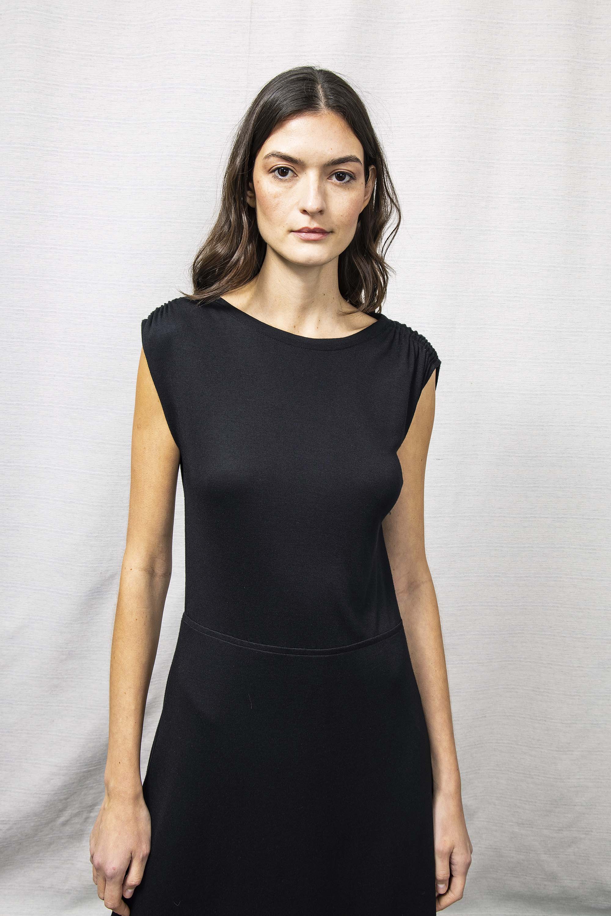 Robe Romina Noir robes femme faciles à vivre et agréables à porter