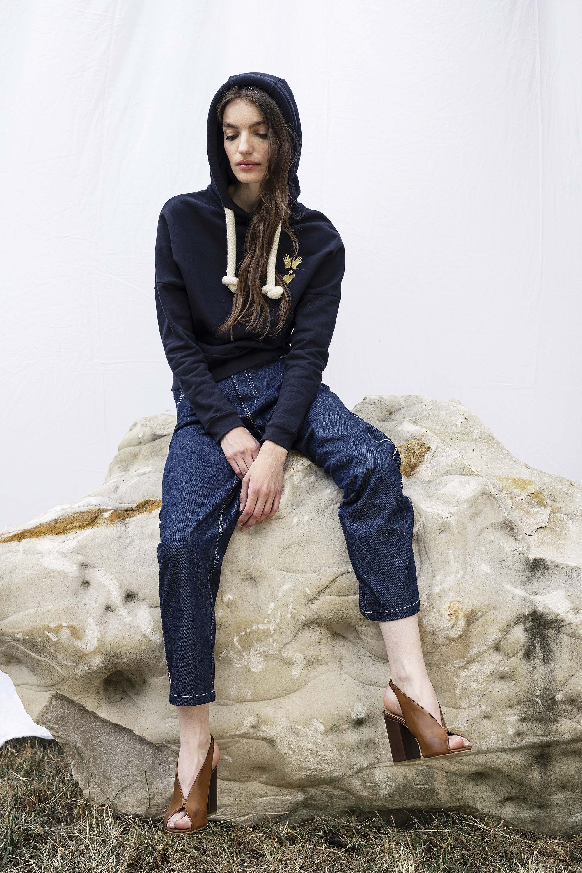 Sweatshirt Chiara Bleu Marine sweatshirt femme, pièce basique et vêtement cocooning du quotidien