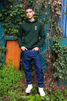 Sweatshirt Feliz Capucha Manos Vert Foncé style skateur avec capuche ou plus élégant avec un col rond