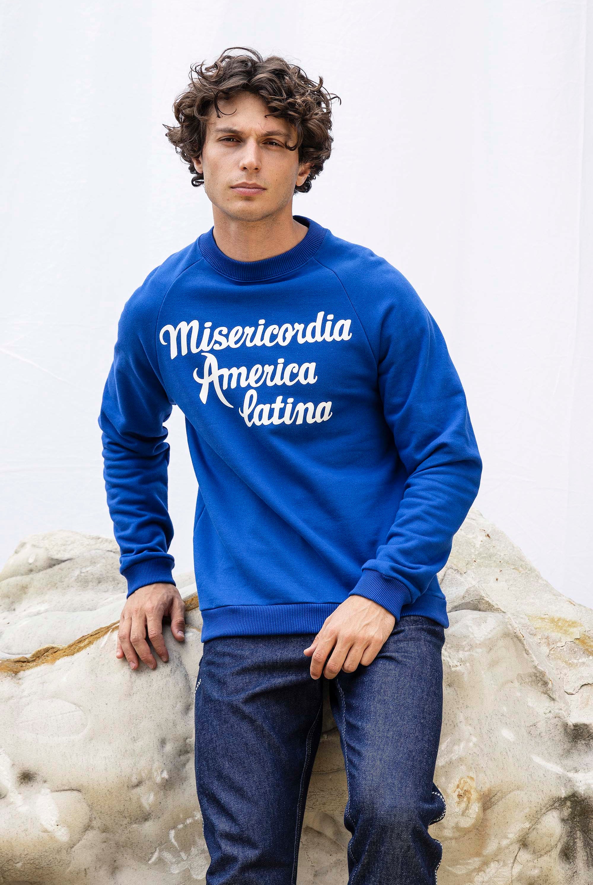 Sweatshirt Feliz Misericordia America Latina Bleu Saphir douceur et qualité des sweatshirts homme Misericordia