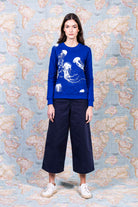 Sweatshirt Macarron Medusas Bleu Saphir sweatshirt femme, pièce basique et vêtement cocooning du quotidien