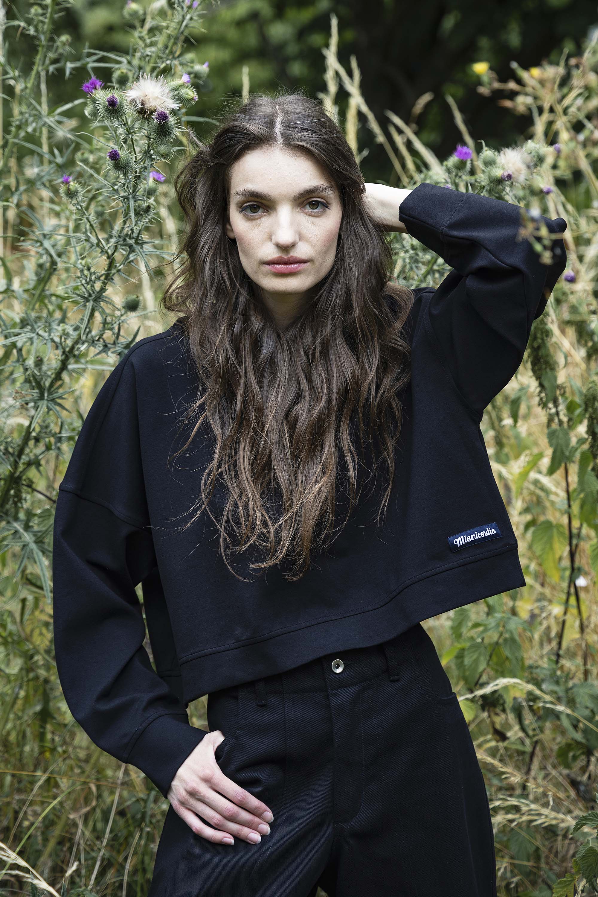 Sweatshirt Victoria Noir le sweatshirt femme Misericordia revendique une nouvelle identité tendance