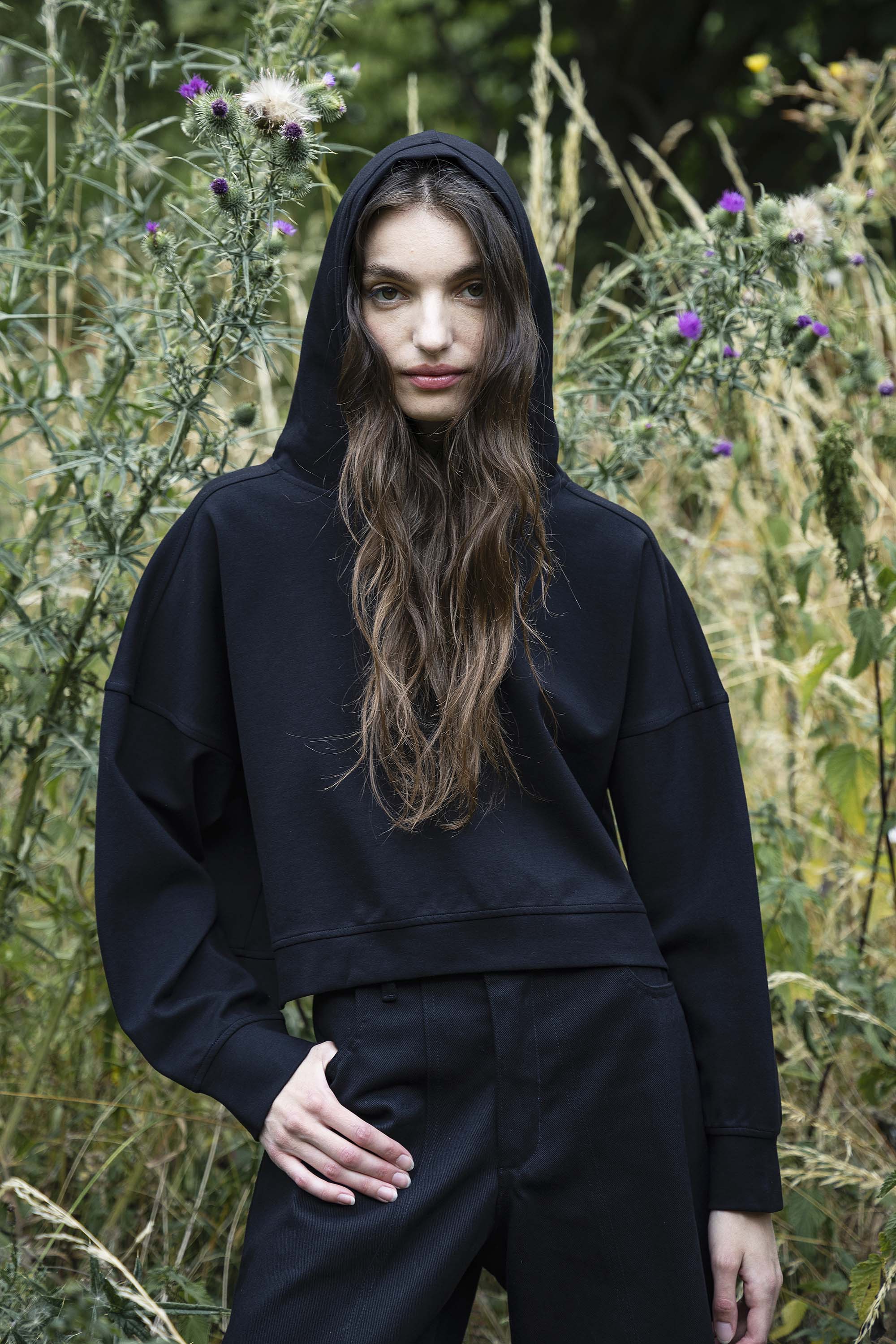 Sweatshirt Victoria Noir doux et confortable, cintré, oversize, zippé ou à capuche