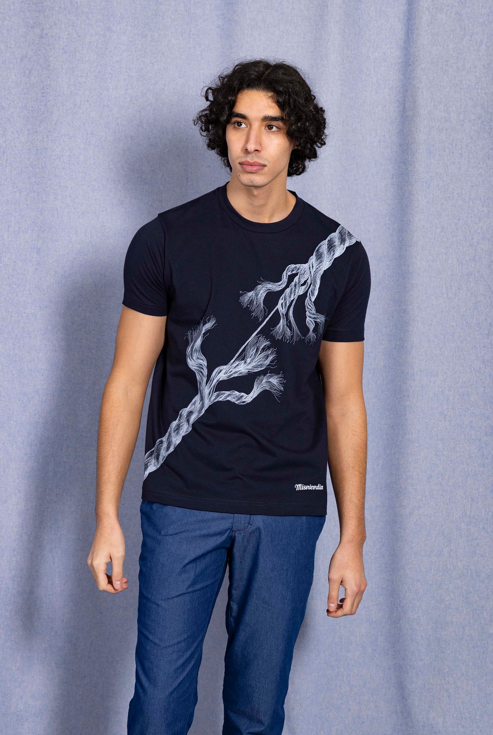 T-Shirt Mario Cuerda Bleu Marine modèles à logo et coupes actuelles, les t-shirts Misericordia pour homme à découvrir