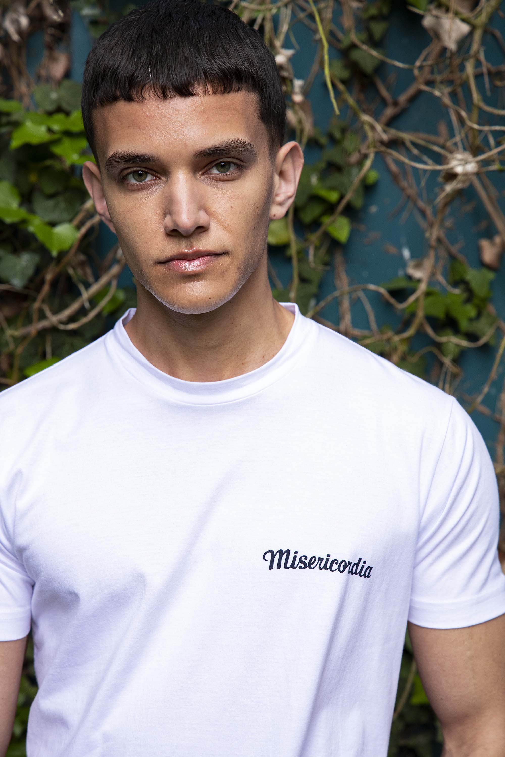 T-Shirt Mario Misericordia Pecho Blanc ligne structurée, tendance sporty, miser sur le confort