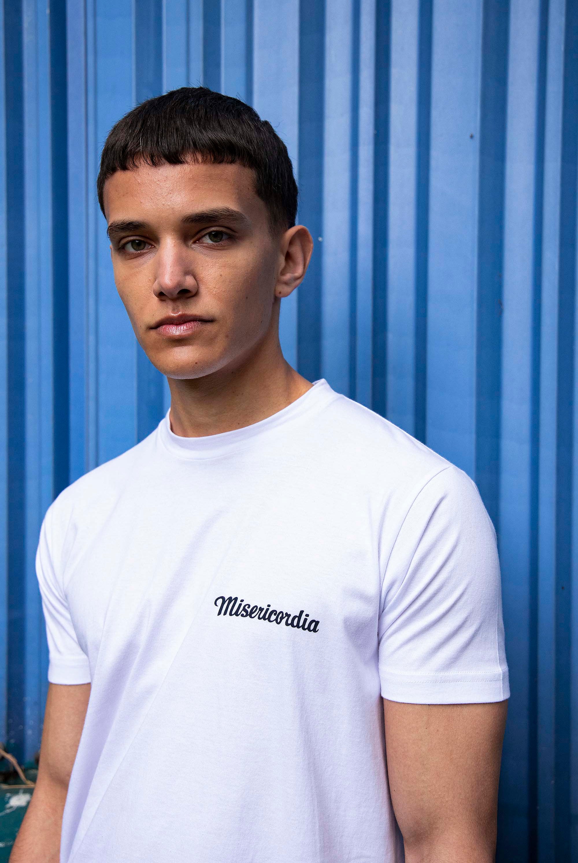T-Shirt Mario Misericordia Pecho Blanc modèles à logo et coupes actuelles, les t-shirts Misericordia pour homme à découvrir