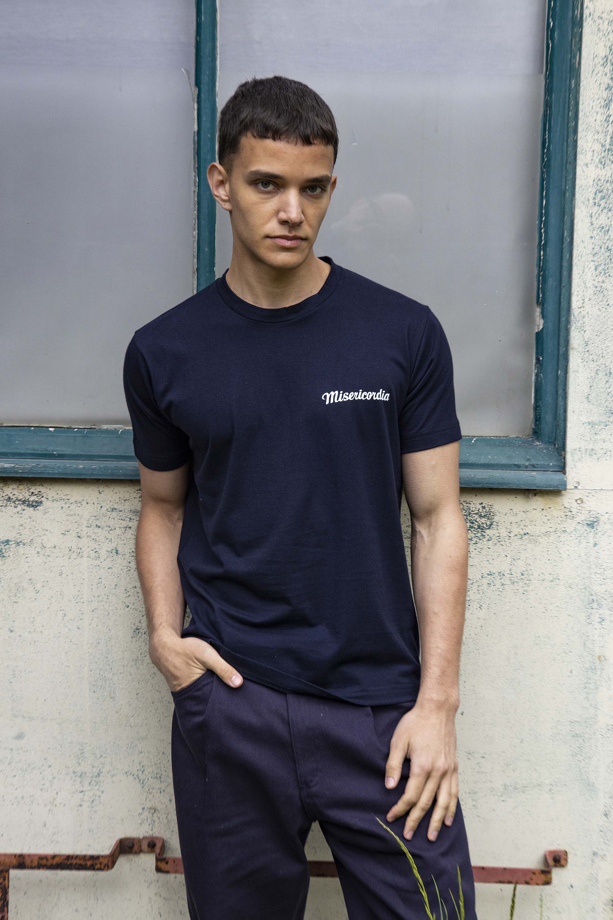 T-Shirt Mario Misericordia Pecho Bleu Marine modèles à logo et coupes actuelles, les t-shirts Misericordia pour homme à découvrir