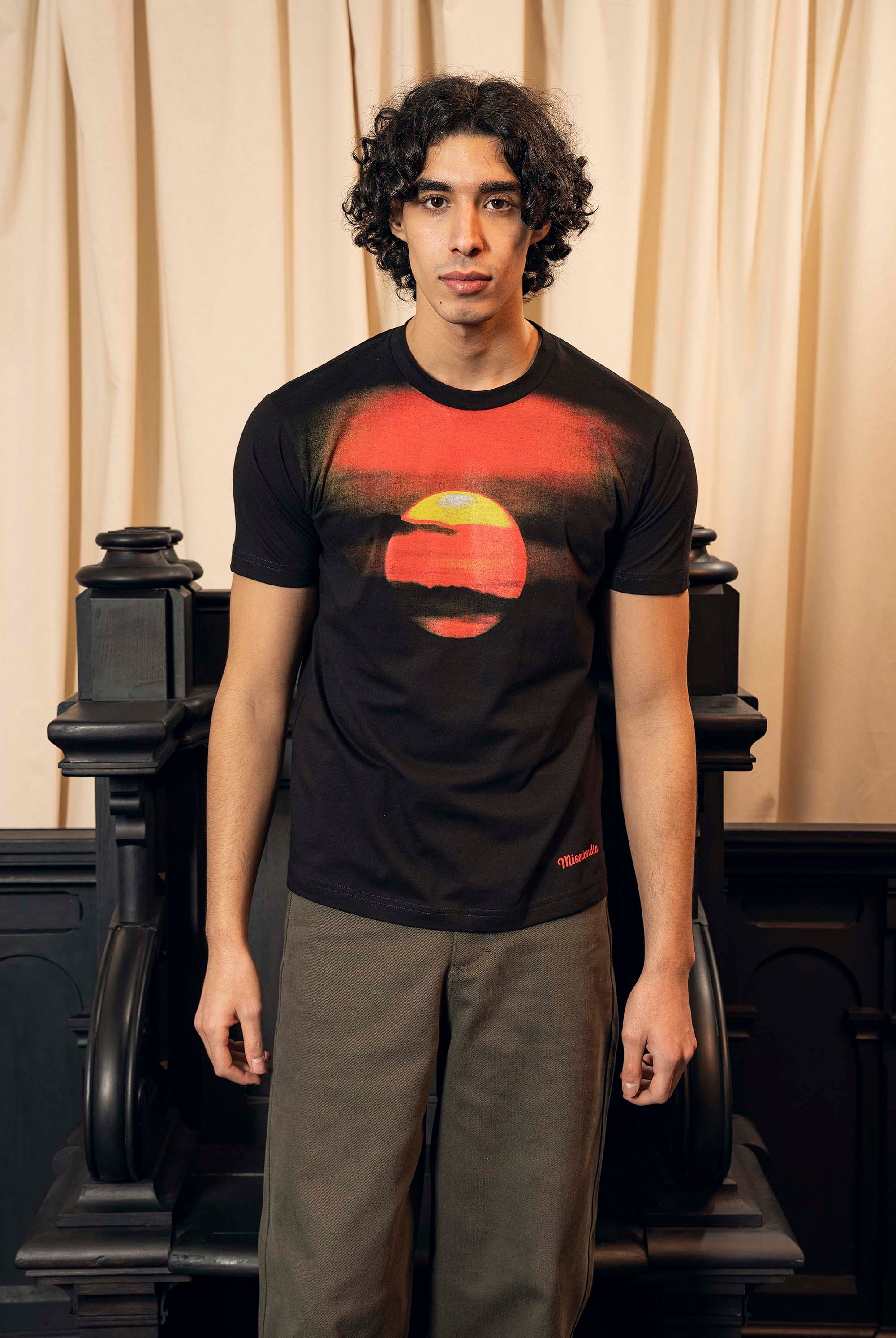 T-Shirt Mario Sol Noir modèles à logo et coupes actuelles, les t-shirts Misericordia pour homme à découvrir