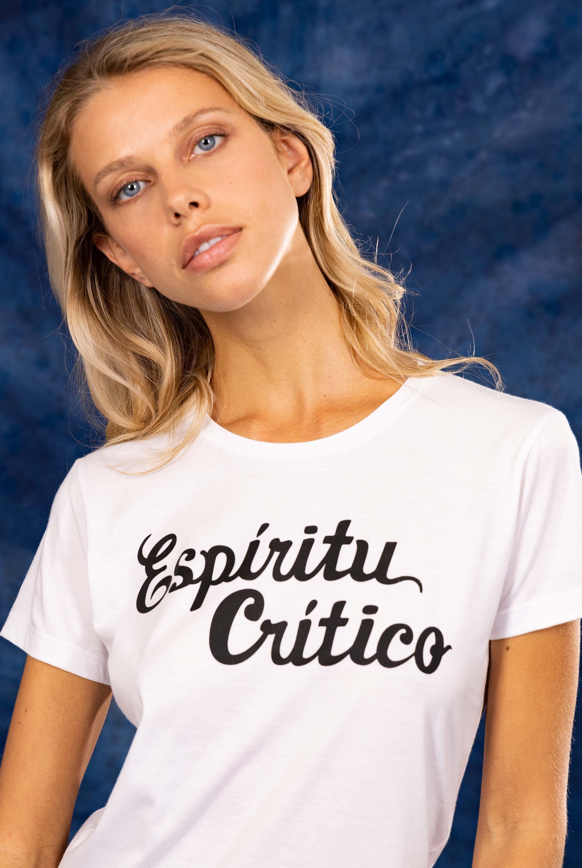 T-Shirt Medallon Espiritu Critico Blanc allure féminine et sportswear pour un look de ville