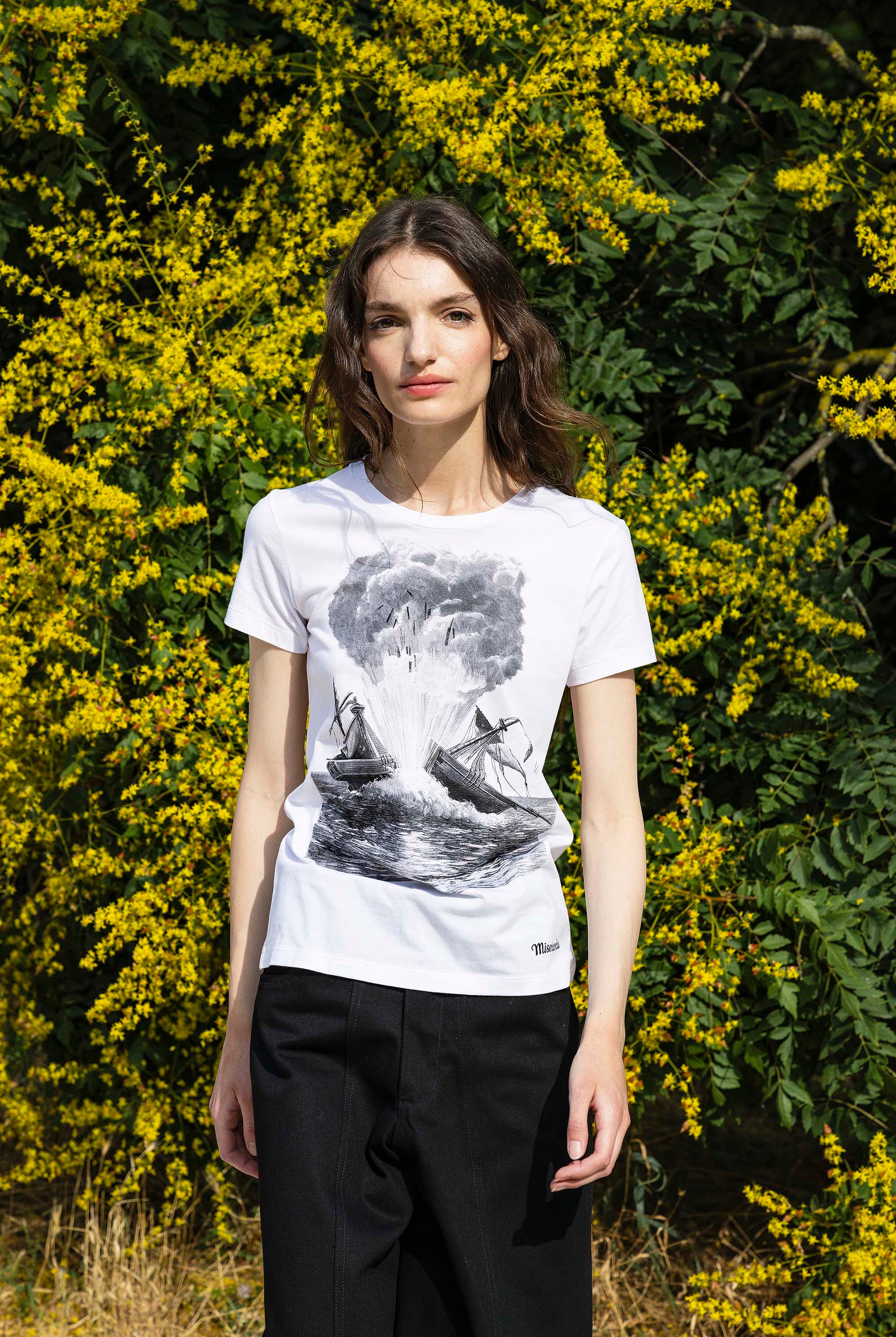 T-Shirt Medallon Explosion Blanc t-shirts femme décontractés et sophistiqués