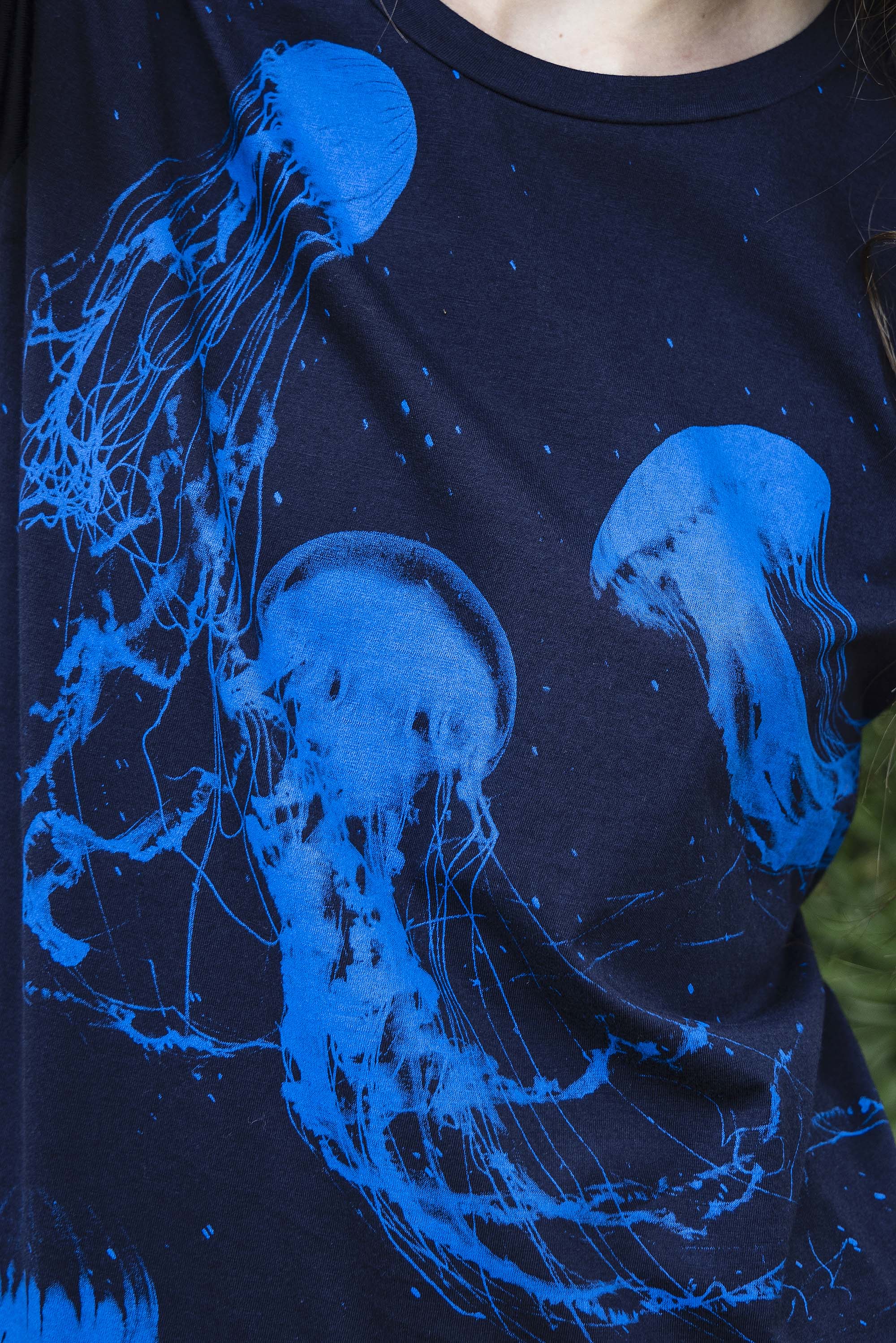 T-Shirt Medallon Medusas Bleu Marine t-shirts femme décontractés et sophistiqués