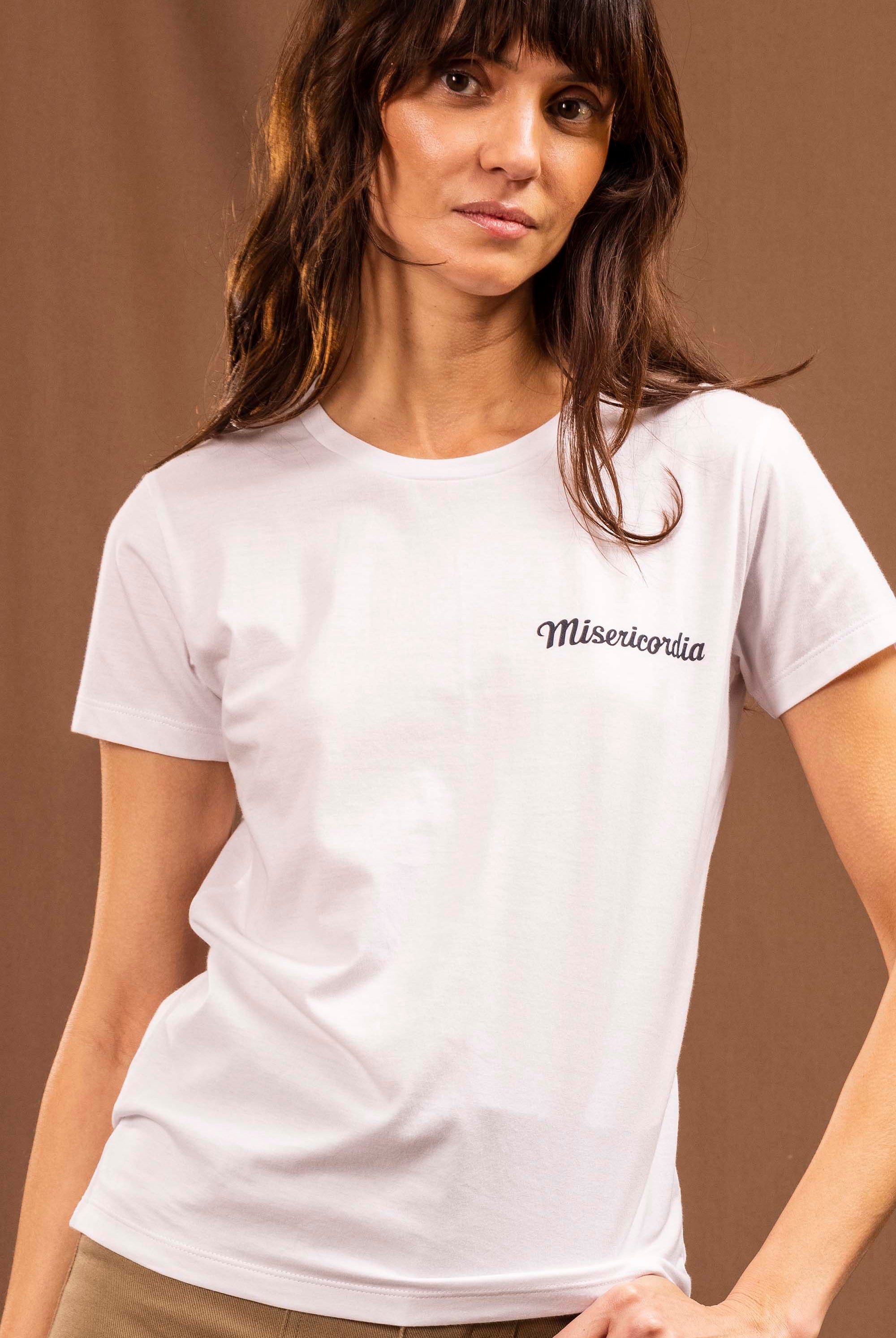 T-Shirt Medallon Misericordia Pecho Blanc allure féminine et sportswear pour un look de ville