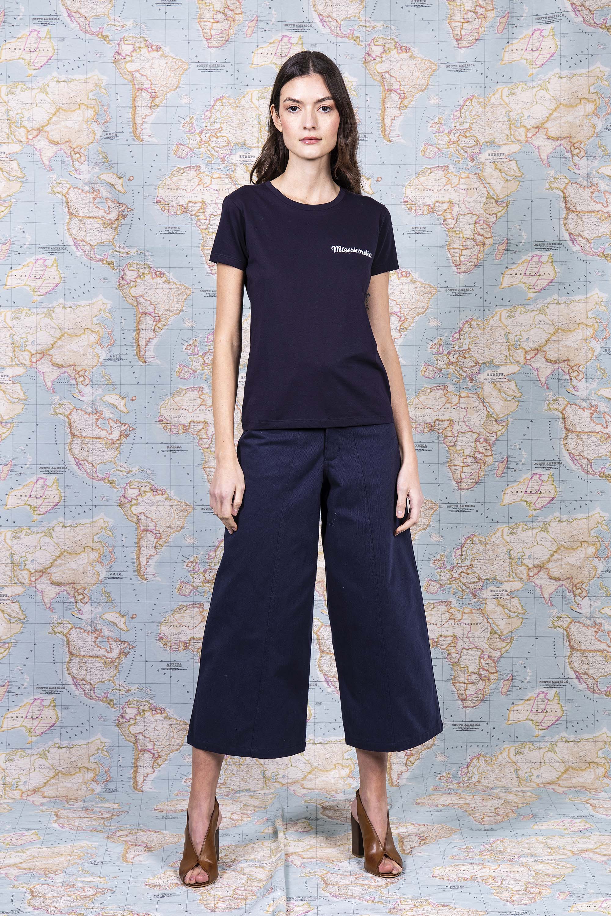 T-Shirt Medallon Misericordia Pecho Bleu Marine t-shirts femme décontractés et sophistiqués