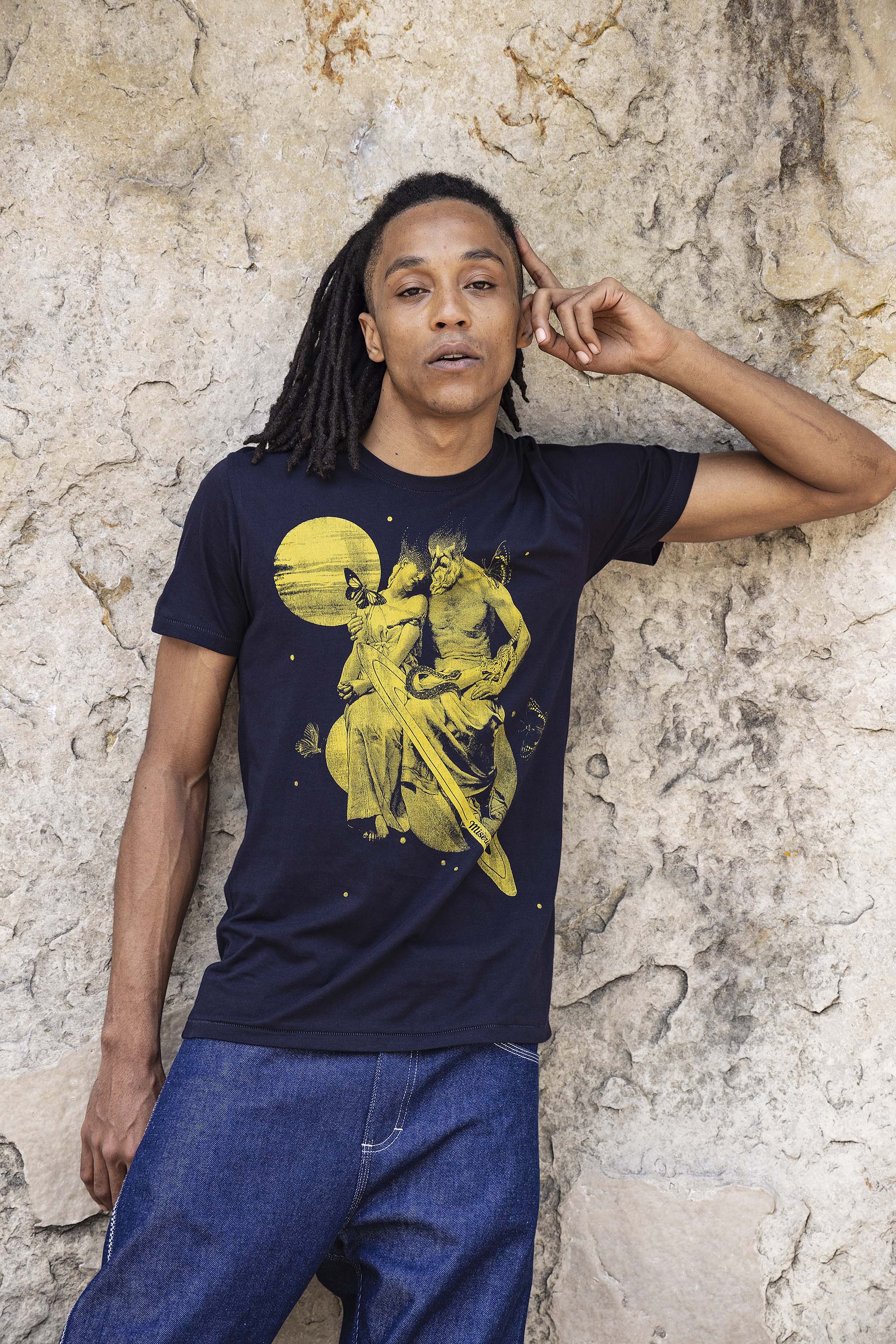 T-Shirt Querido Saturno Bleu marine ligne structurée, tendance sporty, miser sur le confort