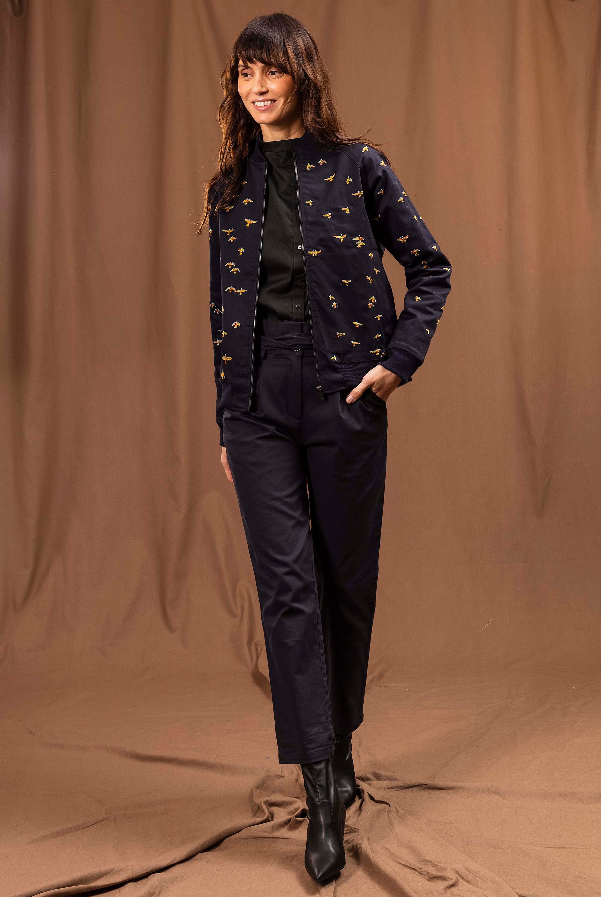 Veste Revelacion Vuelo Bleu Marine esthétique intemporelle et confortable silhouette avec élégance ligne minimaliste