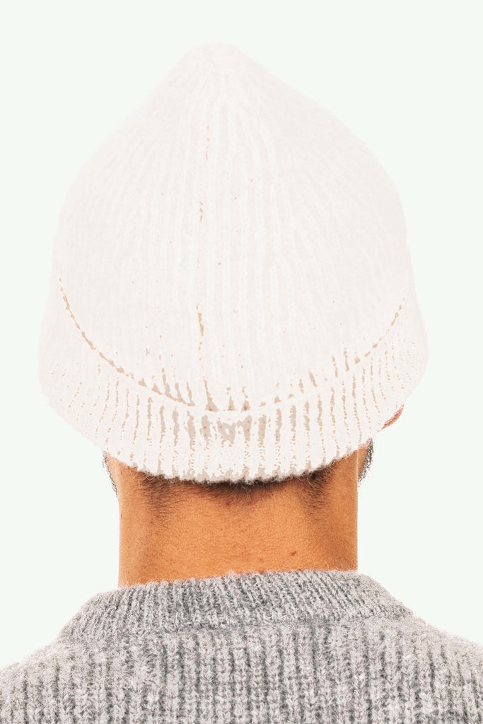 Bonnet Lija Écru décontraction et sobriété, un must-have du vestaire mixte