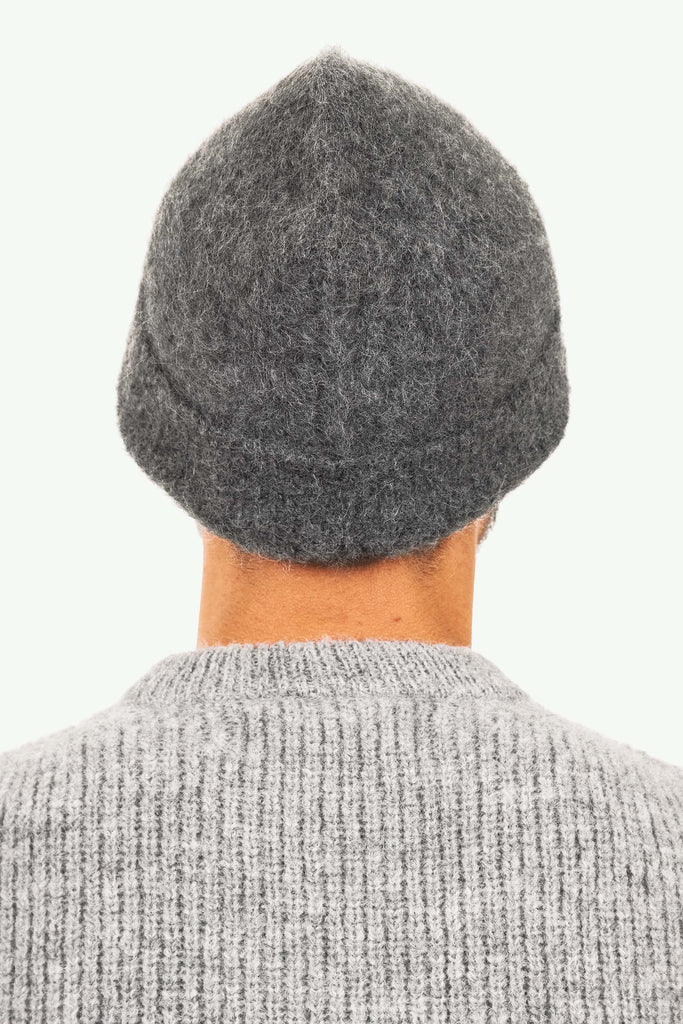 Bonnet Lija Gris Foncé décontraction et sobriété, un must-have du vestaire mixte