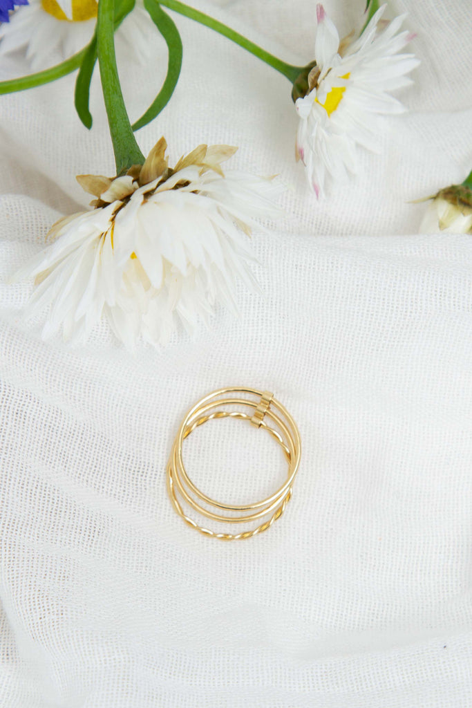 Bague Arizona Doré - Bdm Studio feminité autour du cou ou aux oreilles