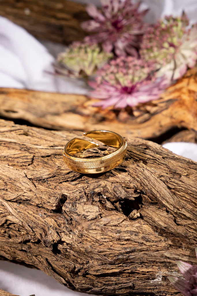 Bague Geste Doré - Judith Benita Sélection pointue de bijoux soigneusement choisis auprès de créateurs Made in France