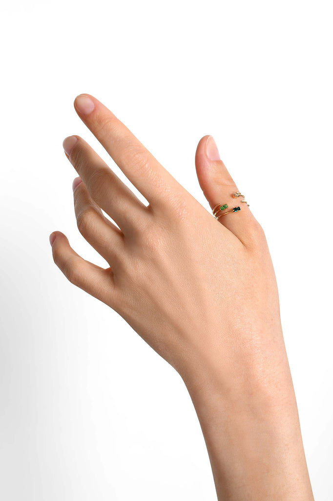 Bague Ouverte Cristal Jules Nude - April Please feminité autour du cou ou aux oreilles