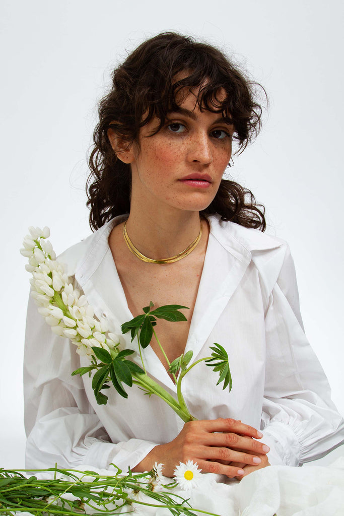 Ras-Le-Cou / Bracelet Geste Maxi Doré - Judith Benita un bijou précieux à porter avec toutes vos tenues