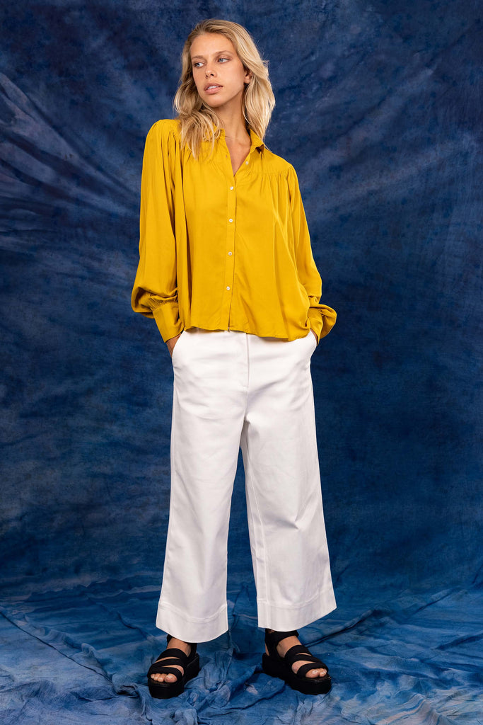 Chemise Brillante Or classique intemporelle, la chemise dessine la silhouette
