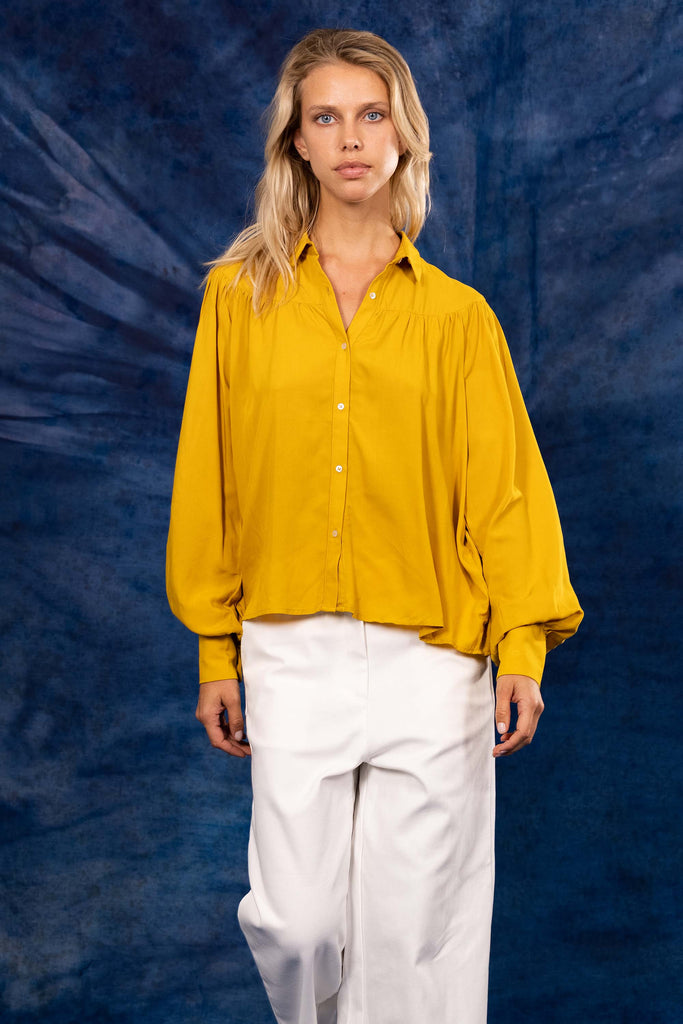 Chemise Brillante Or chemise Misericordia, librement inspirée de différents univers