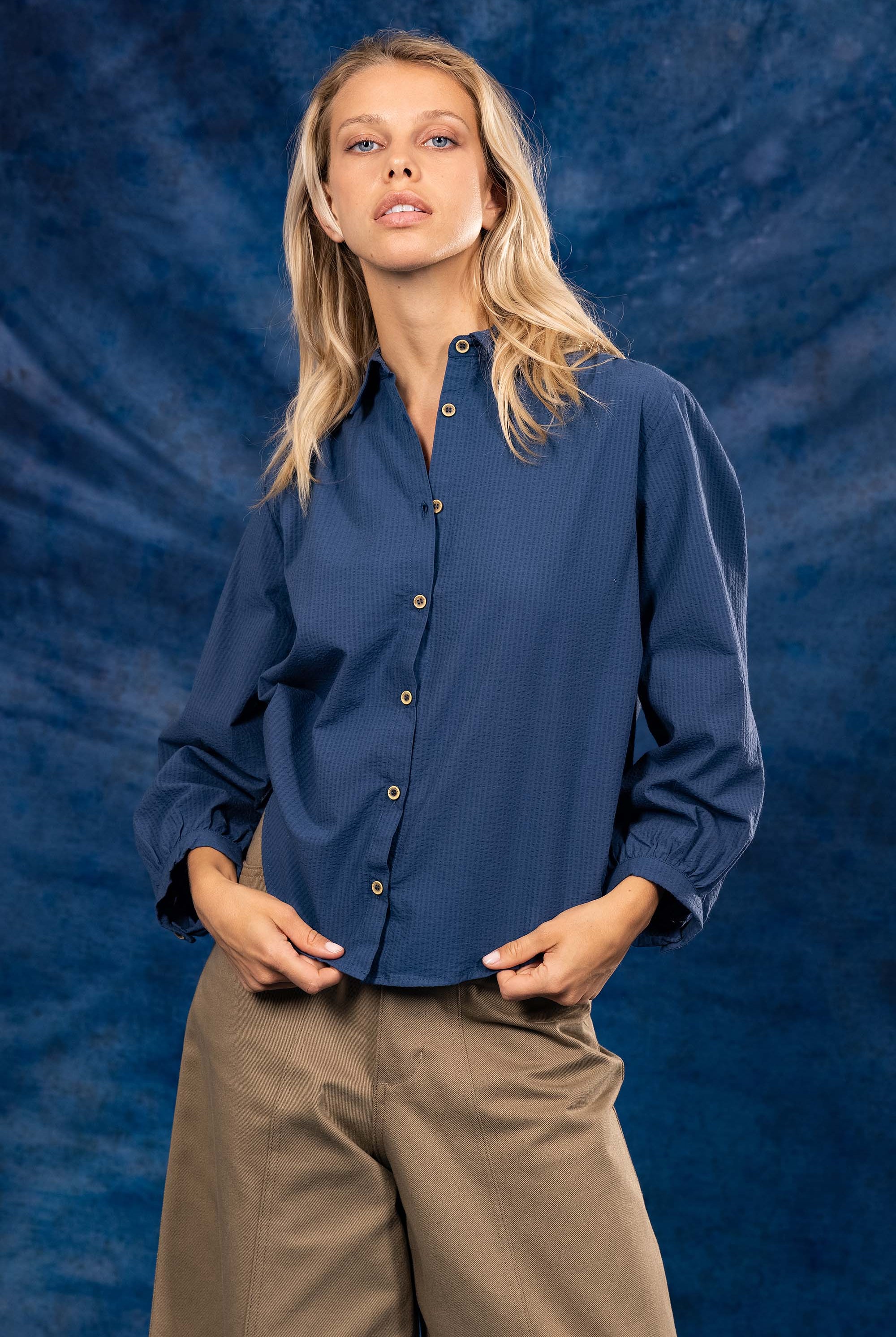 Chemise Daniela Bleu Acier chemise Misericordia, librement inspirée de différents univers