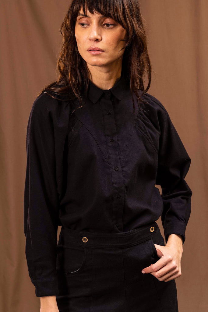 Chemise Donata Noir chemise femme, grand incontournable du vestiaire féminin