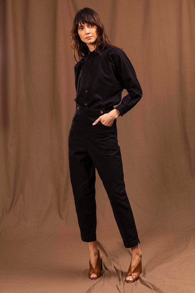 Chemise Donata Noir chemise femme, grand incontournable du vestiaire féminin
