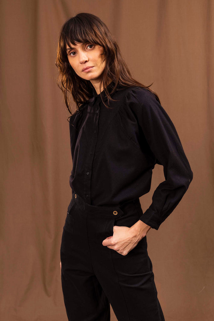Chemise Donata Noir chemise femme, grand incontournable du vestiaire féminin