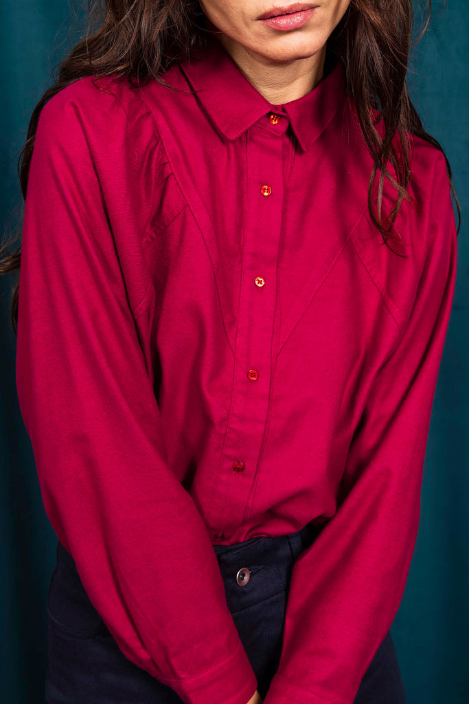 Chemise Donata Prune aura de la silhouette tient dans le détail de nos chemises femme